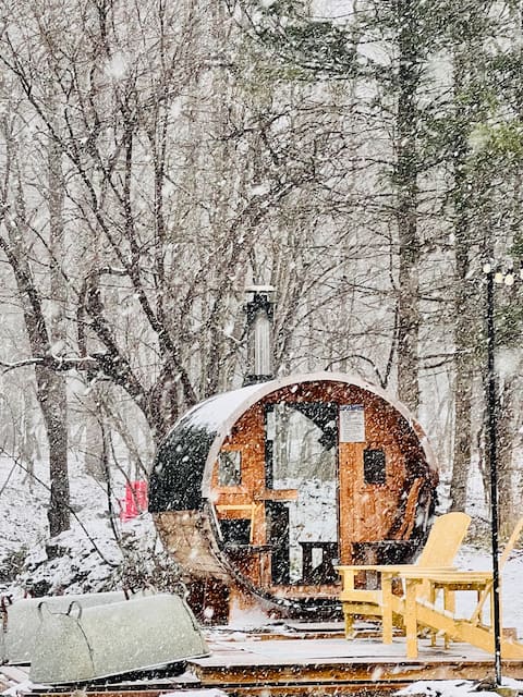 Catskill Snuggle Spot-Bedrm Fireplace-Sauna-HotTub