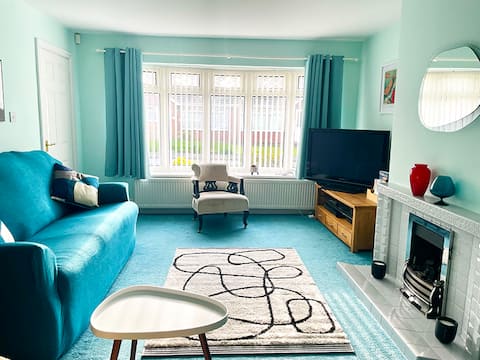 Popular Airbnb listing: Sunny 3 bed house, near beach. in Saltburn, Marske And New Marske