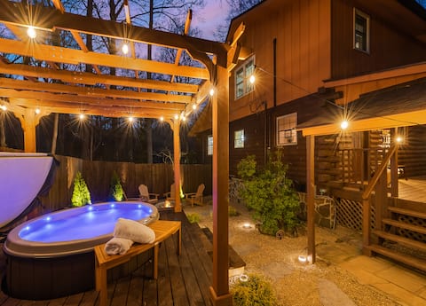 Top performing Airbnb: Maggie V, Hot Tub, Game Room, Trailer parking, +8 in Maggie Valley