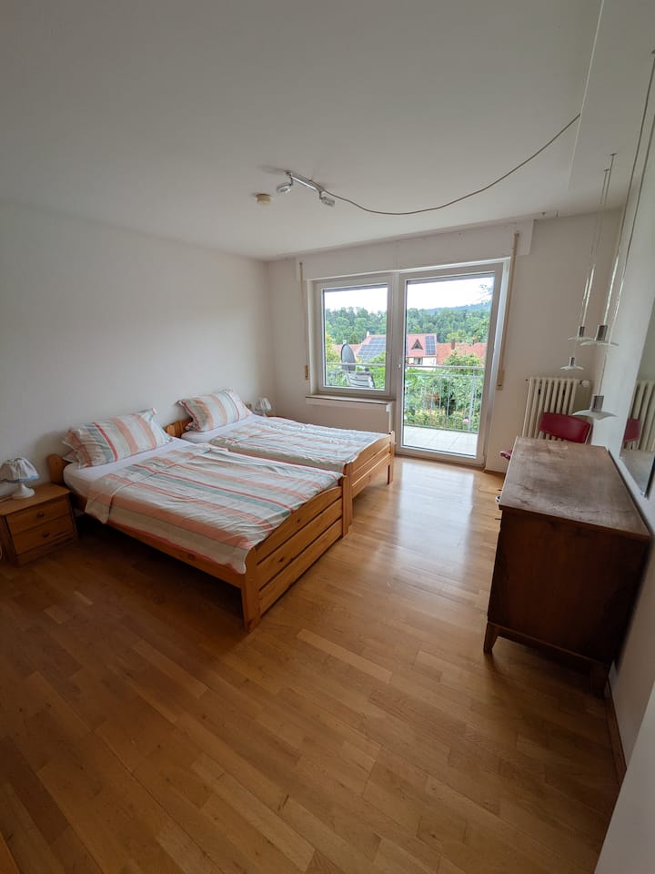 Ruhige, Geräumige 3-zi-whg Mit Balkon & Parkplatz - Mühlacker