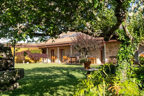 Your Sanctuary. Jacuzzi, Fireplace and Unique Calm
