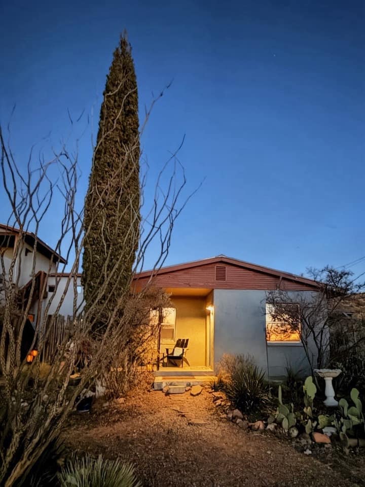 "Longhorn Casita" - Pet Friendly Space W/ Kitchen