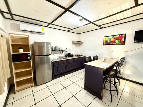 Suitable | 7mins Consulate | 2REC / 1BA | 4 Double Beds