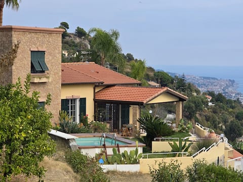 My sisters (between the sky and the sea)