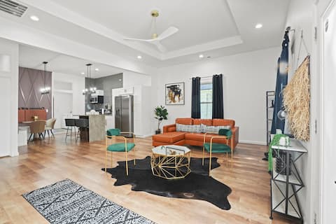 Top Airbnb: The Black Bungalow-Mins to Mercedes Benz Stadium in Center Hill