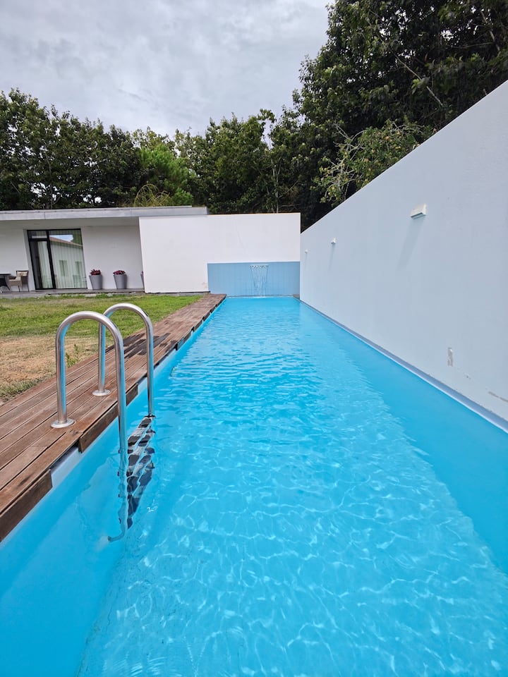 Villa with pool, Air Con, forest