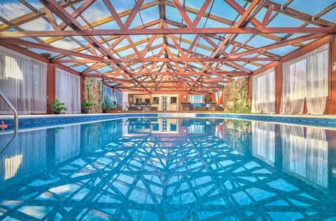 Entire Home With A Private Heated Salt Water Pool