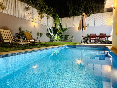 luxury&moderne villa with pool next to the mall