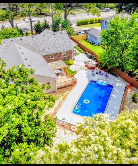 Wooded Wonderland
Miniature Golf
Hot tub
Pool