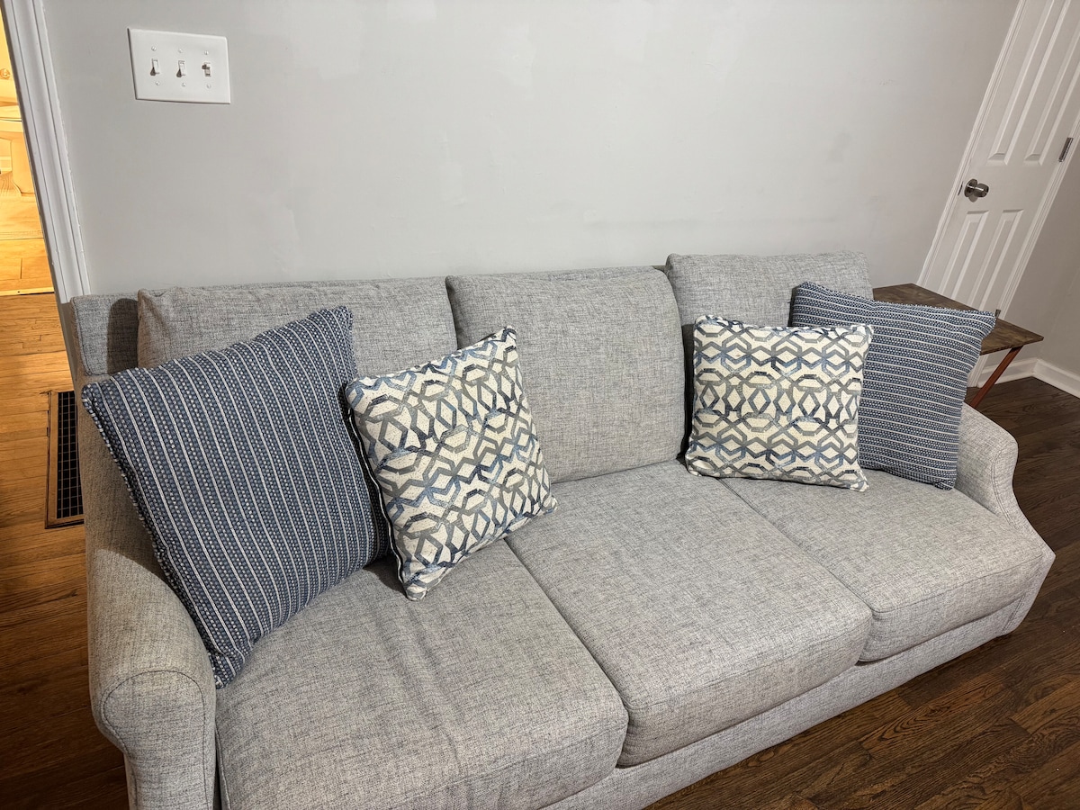 Top Airbnb: Beautiful 3bedrm/2bath city house in Venetian Hills