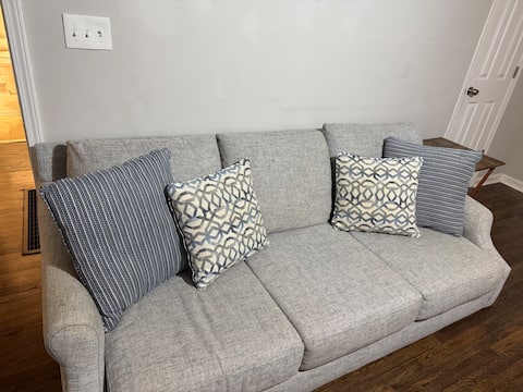 Top Airbnb: Beautiful 3bedrm/2bath city house in Venetian Hills
