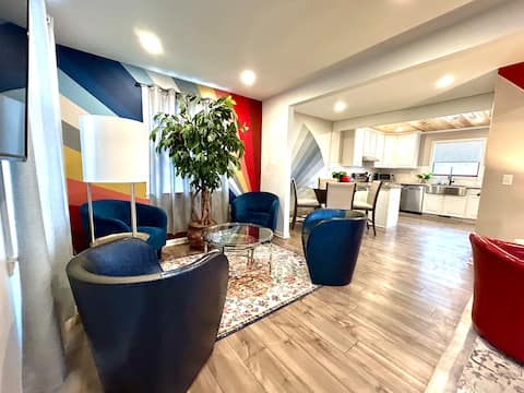 Stylish, Modern, Fully Updated home near I-75 696