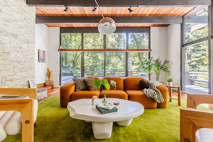 Luxury Redwood Retreat Walk To Mountain Terrace - Woodside, CA