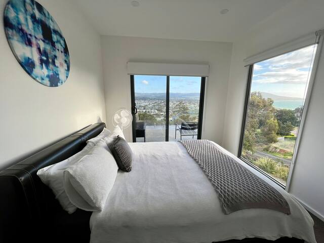 Seabird with a Seaview! gallery image 2