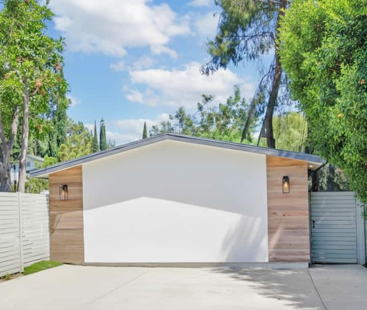 Modern 2+2 House Near Beaches & Nature - Calabasas