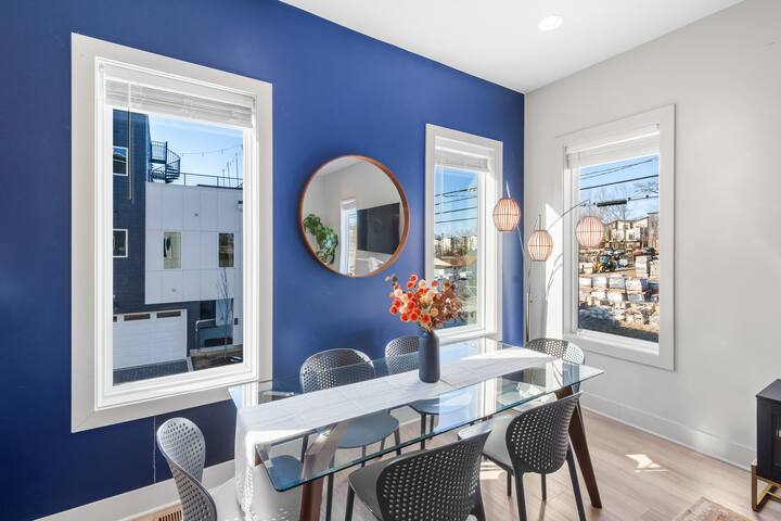 Luxury 3-Bedroom Retreat w Stunning Rooftop Views gallery image 5