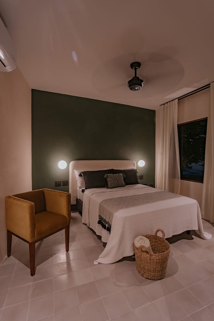 房间位于后室外模块，上层