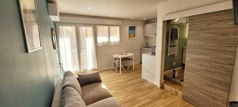 Top Airbnb: Air-conditioned studio opening onto private pool à Hyères