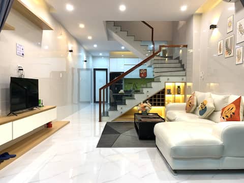 1st FLR Private Elegance: HVAC, Fast Wi-Fi+Terrace