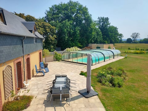 House 300㎡ with heated pool and garden