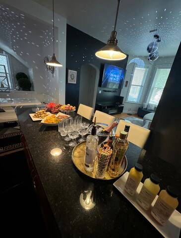 Fierce Stay in Wrigley – Step from Cubs Stadium gallery image 4