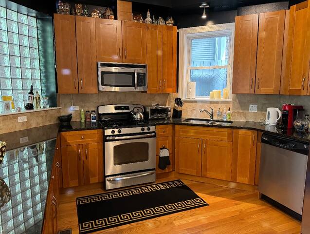 Fierce Stay in Wrigley – Step from Cubs Stadium gallery image 5