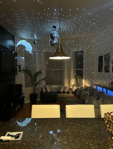 Fierce Stay in Wrigley – Step from Cubs Stadium gallery image 3