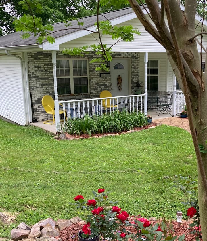 Johnson ShutIns Vacation Rentals & Homes Lesterville Township, MO