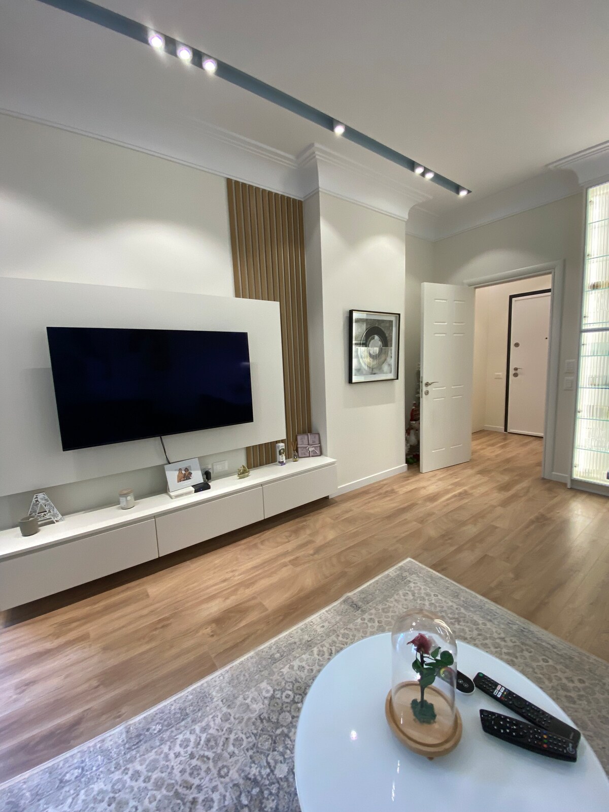 Ka je guzhin per gatim ka dy divane