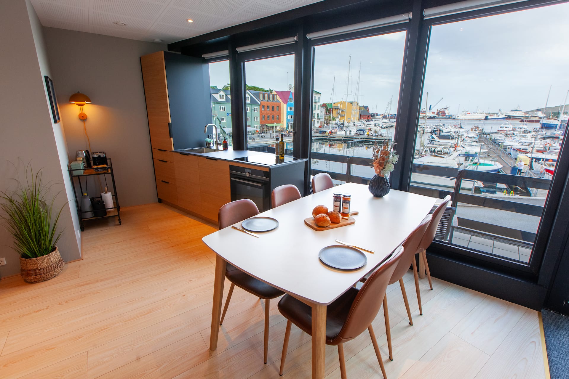 Stunning Marina View - Brand New - City Center — photo 4
