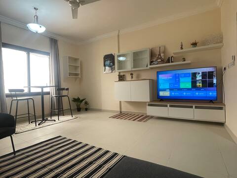 Seaside 2-BR: Charming Apt