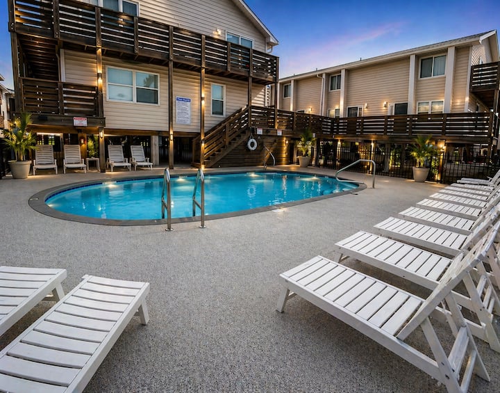 Reelin In The Fun Condo - Beach View - Gulf Shores, AL