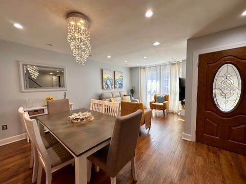 Cozy and Modern 5 Bedrooms 3 levels house 3.5 Bath