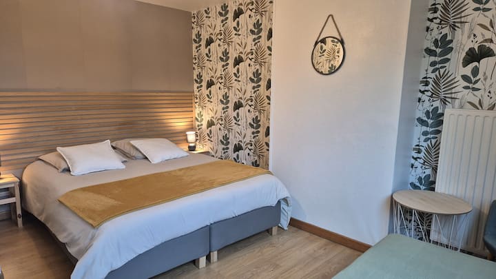 2ème étage : Chambres MATELOT. Coté jardin.
Cette chambre modulable peut accueillir jusqu'à 3 personnes