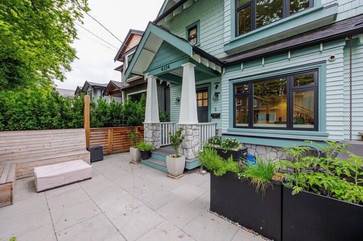 Stylish & modern near Main St Shops & services gallery image 2