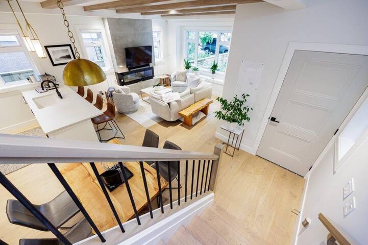 Stylish & modern near Main St Shops & services gallery image 3