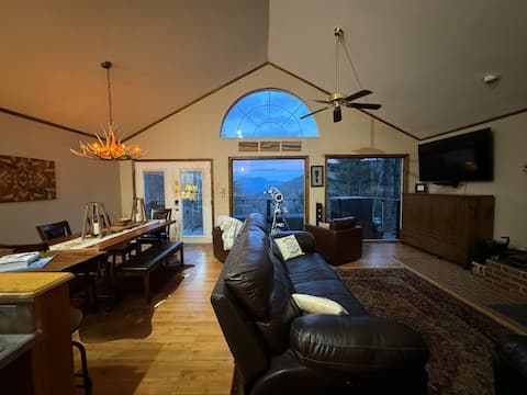 Romantic or Family Vacay with Mtn Views & Hot Tub