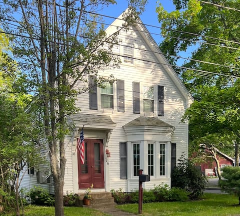 Camden In-Village Updated 1920s Classic -Air Cond!