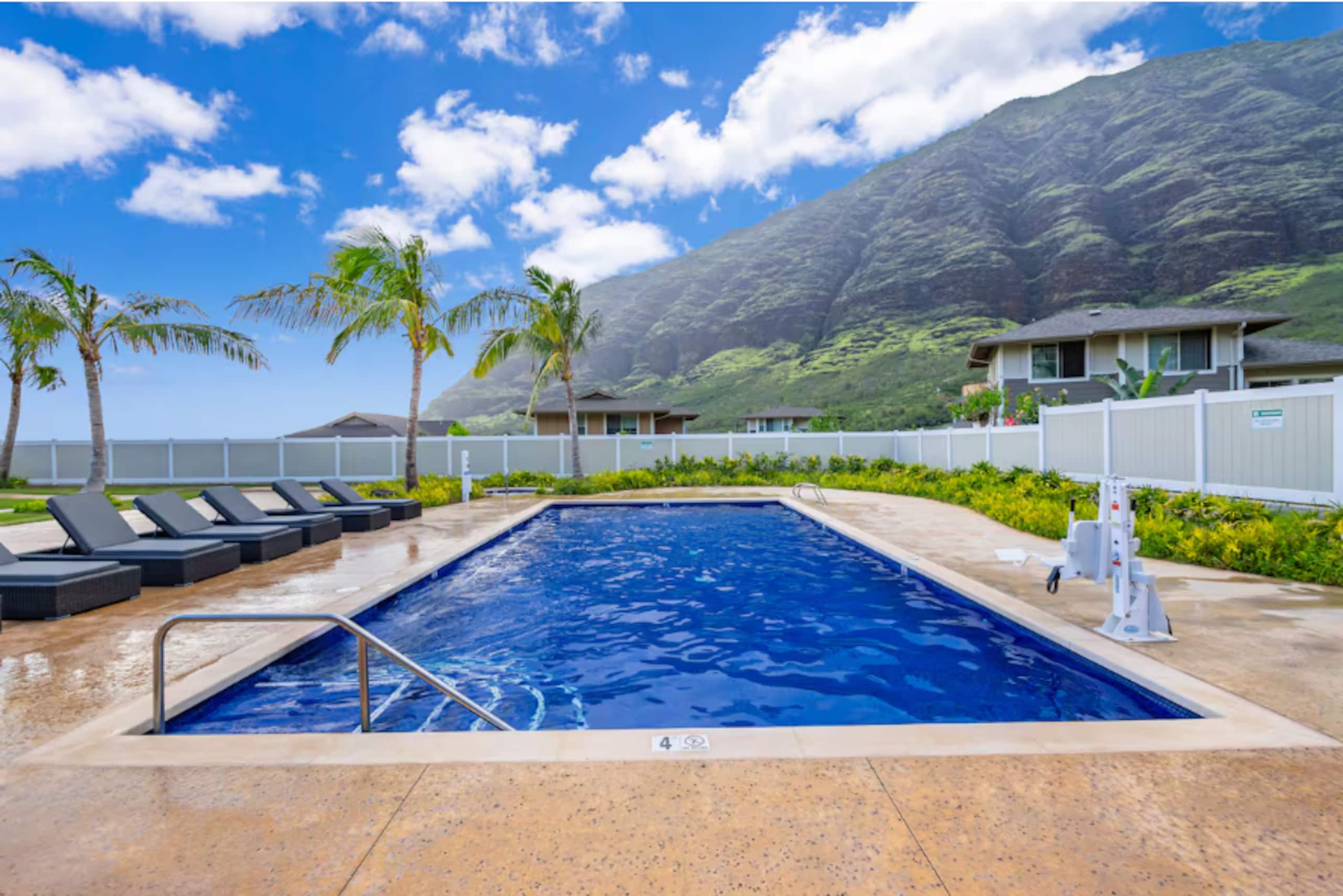 Home in Makaha Valley · ★4.98 · 4 bedrooms · 9 beds · 3.5 shared baths - Image 89