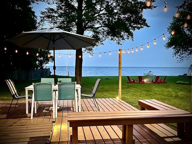 Family Friendly, Modern Chic Cabin-Private Beach