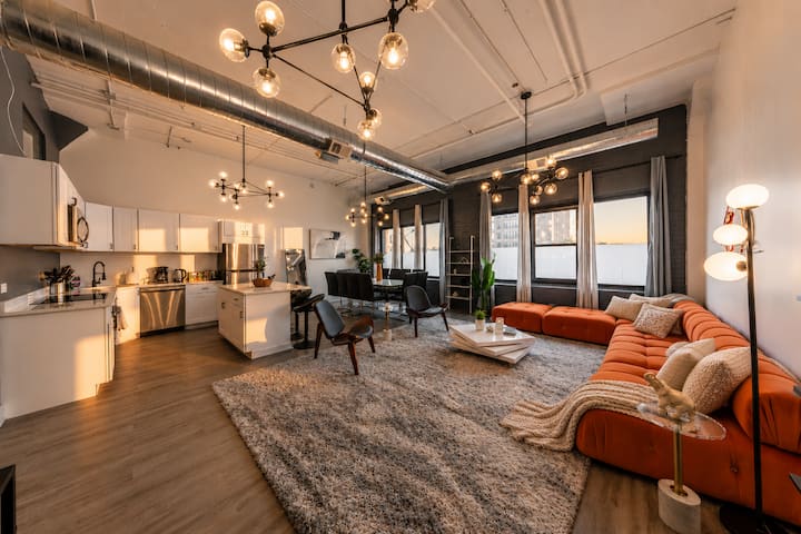 Luxury 6br Loft | Near Mccormick | Skyline Views - Chicago, IL
