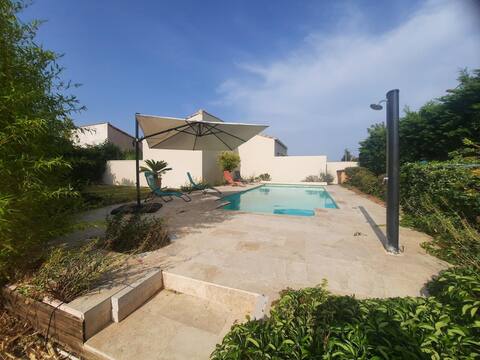Beautiful 4 bedroom villa with heated pool!