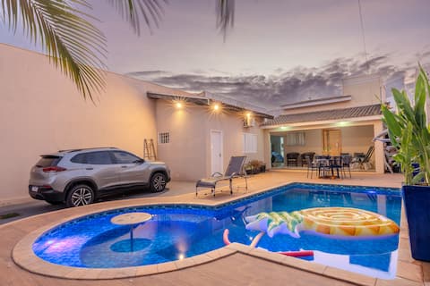 Vacation Home with Pool and Hydro in Andradina