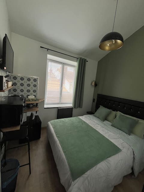 Airbnb performant: Cozy Central Quiet Historic Studio à Saint étienne