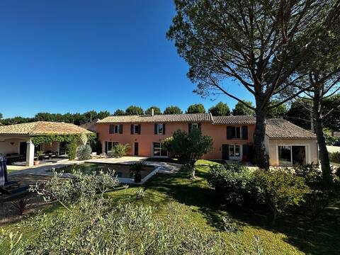 Old farmhouse of 310 m2-on 2000 m2-heated pool