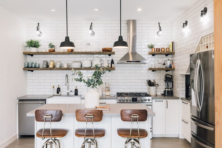 Family Friendly Prime Location Block to Beach W/AC