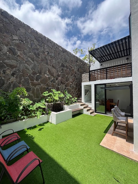 8 bedrooms BIG HOUSE, Stadium- 22 personas-