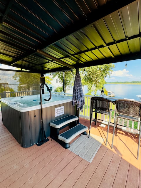 Luxury lake escape w/ a private beach & golf cart