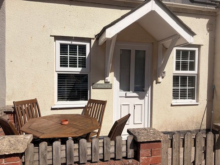 A Quaint Bolt Hole In A Central Location - Seaton