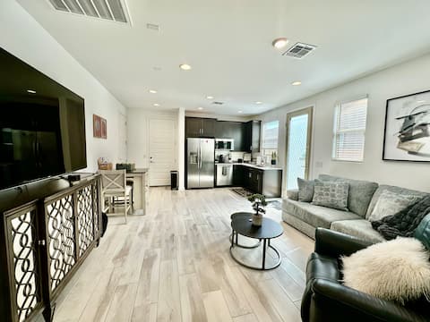 Popular Airbnb listing: Cozy Desert Getaway - Private Suite w/ Pool Access in Queen Creek